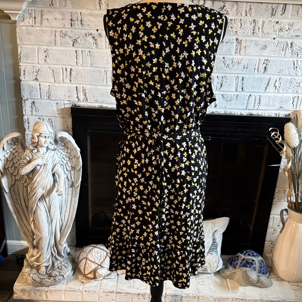 Michael Kors Black Sleeveless Mini Dress with Yellow & White Floral Print - Picture 4 of 4